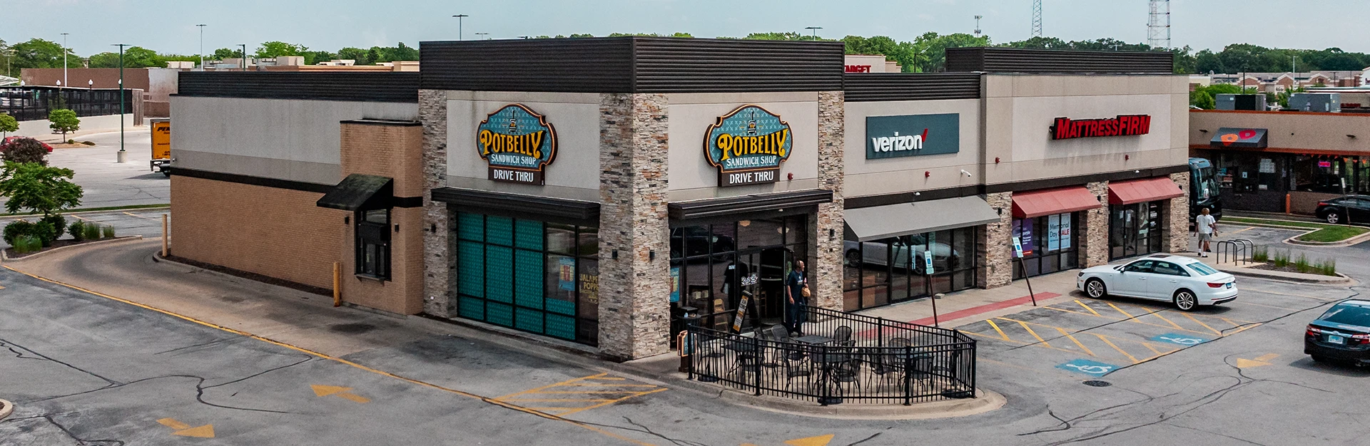 Photograph of a multi-tenant retail building in Homewood, IL